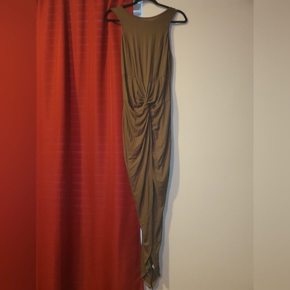 Green elegant dress - Picture 2 of 7